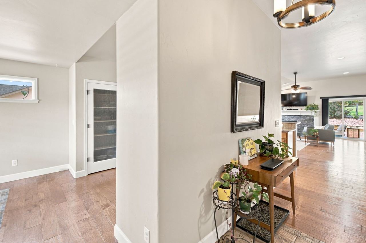 12441 Woodruff Dr - Photo 3 of 37