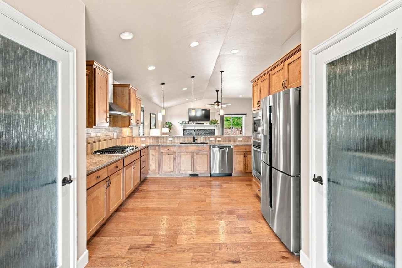 12441 Woodruff Dr - Photo 6 of 37