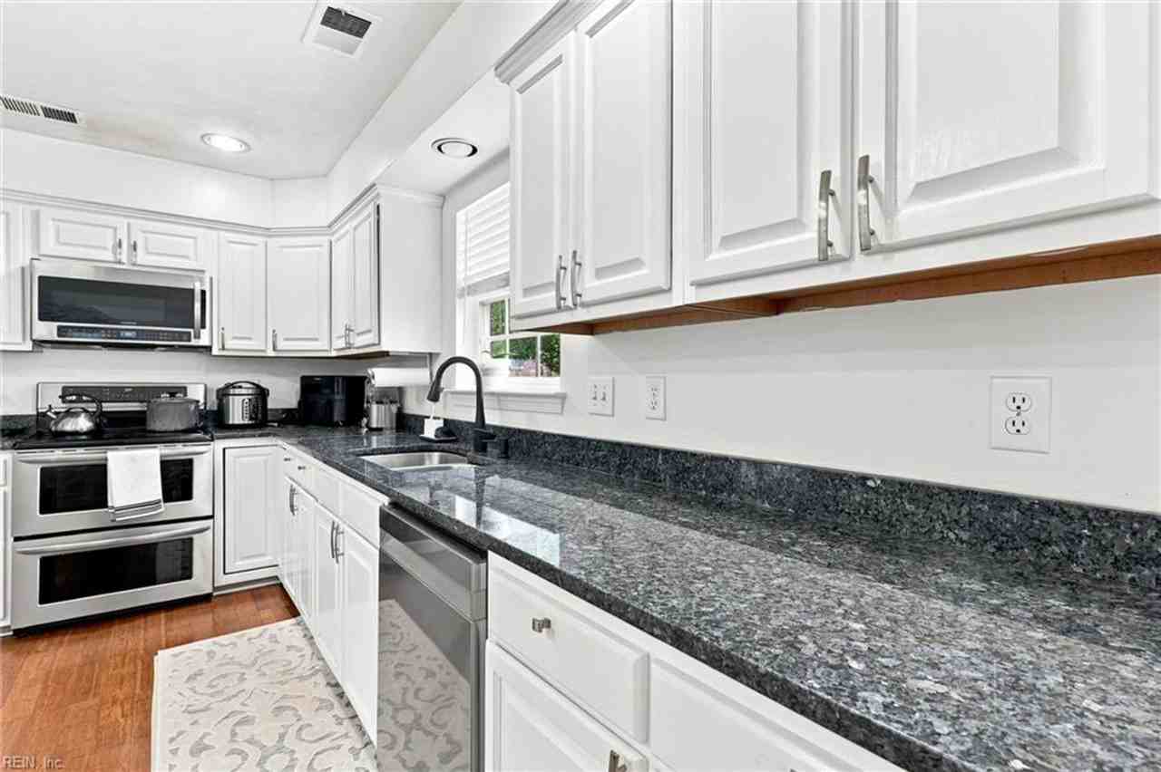 801 Aston Pl - Photo 3 of 43
