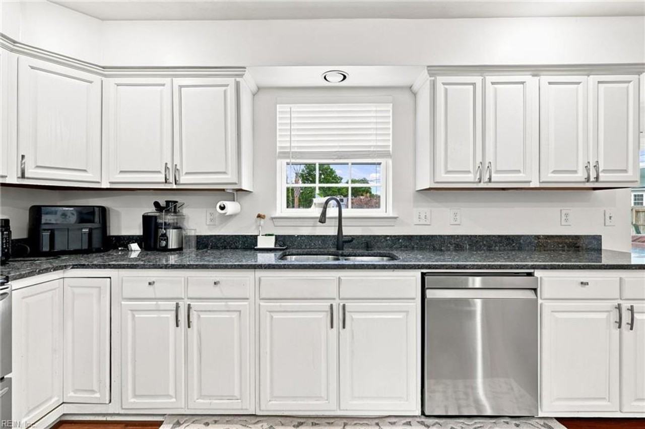 801 Aston Pl - Photo 4 of 43