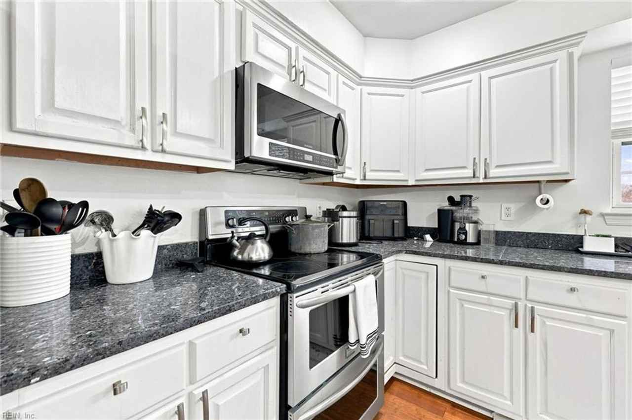 801 Aston Pl - Photo 5 of 43