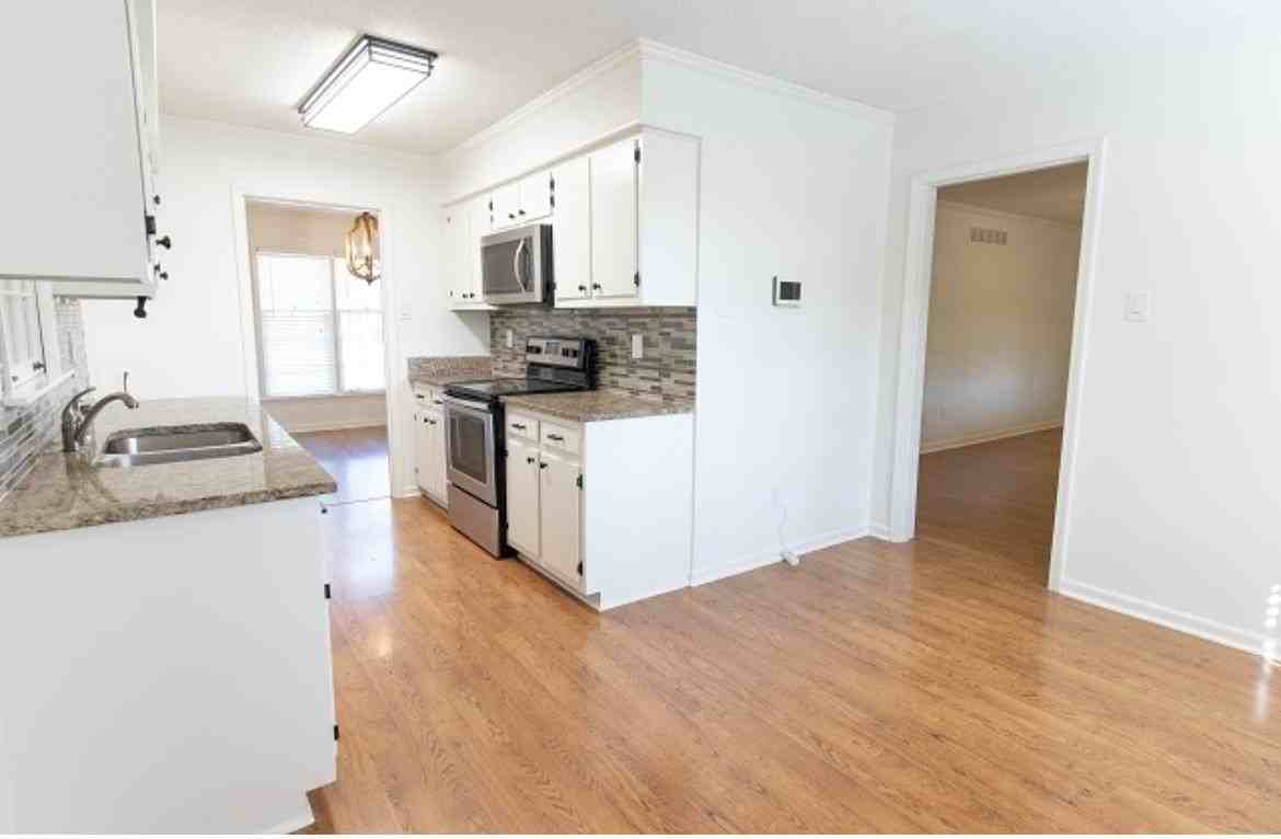 3062 Circle Gate Dr - Photo 3 of 19