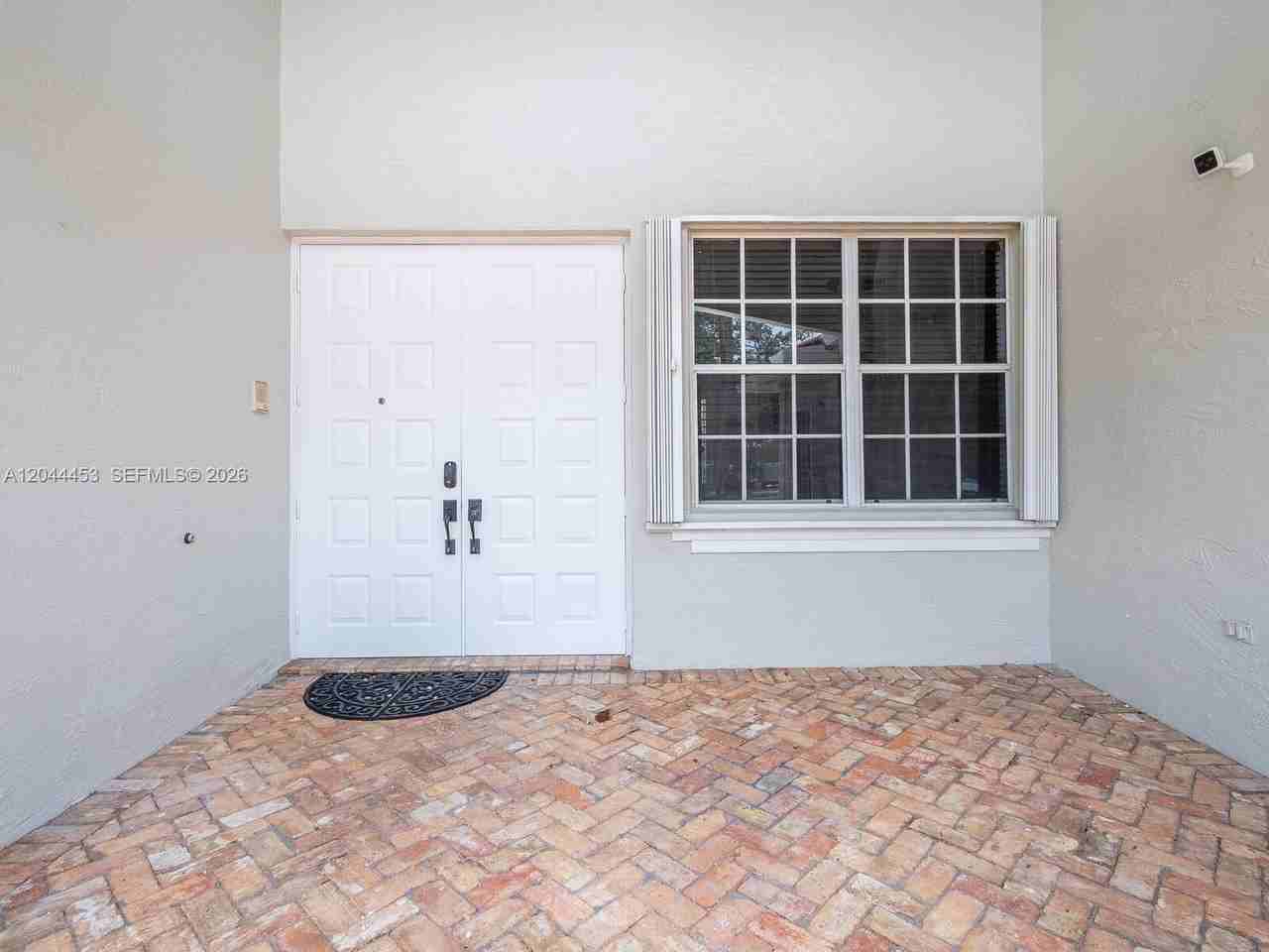 351 Sw 184th Ter - Photo 3 of 8