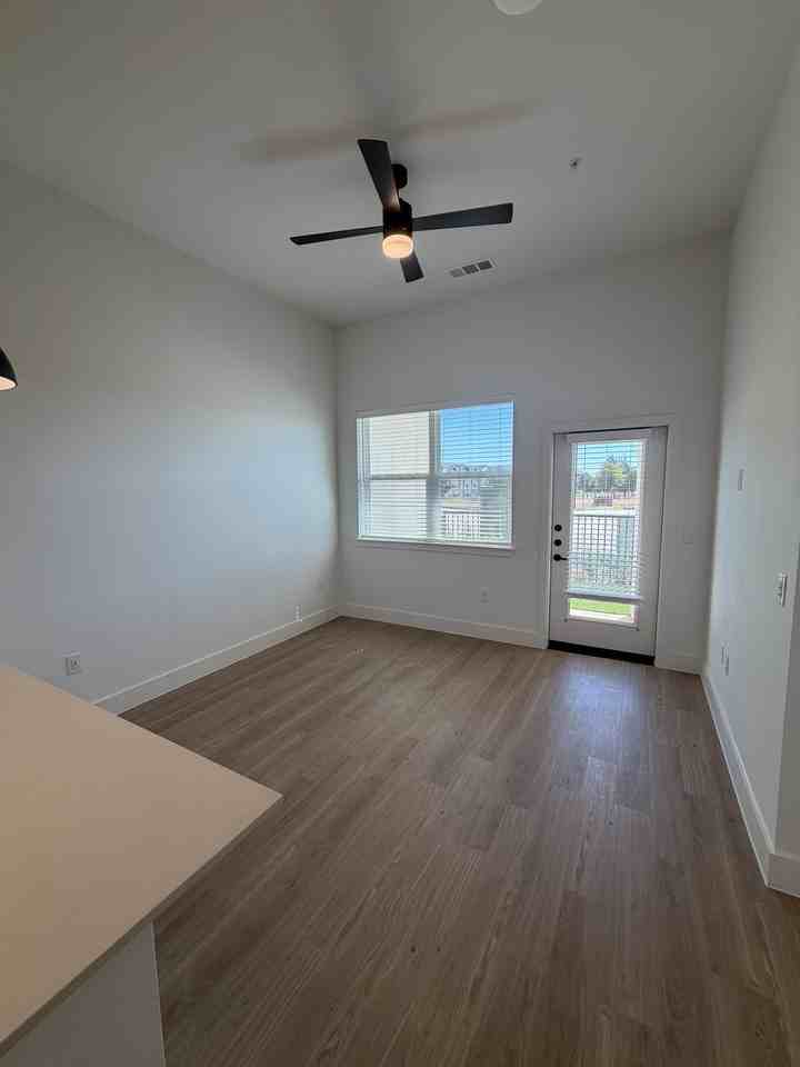 2331 E University Dr #4106 - Photo 2 of 8