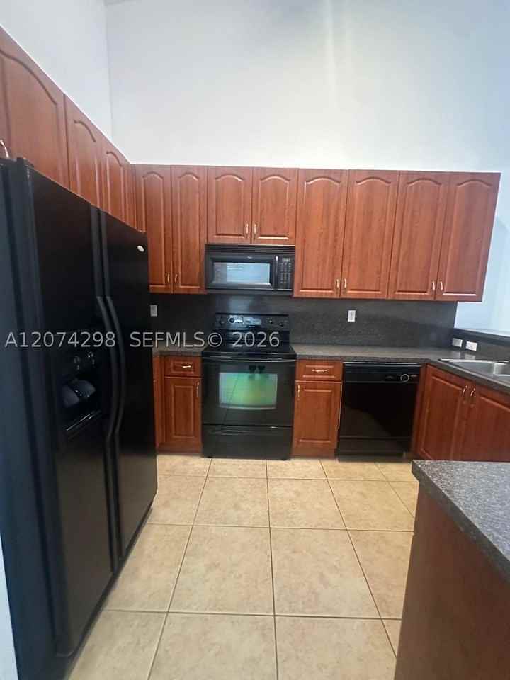 3372 Ne 11th Dr #3372 - Photo 3 of 28
