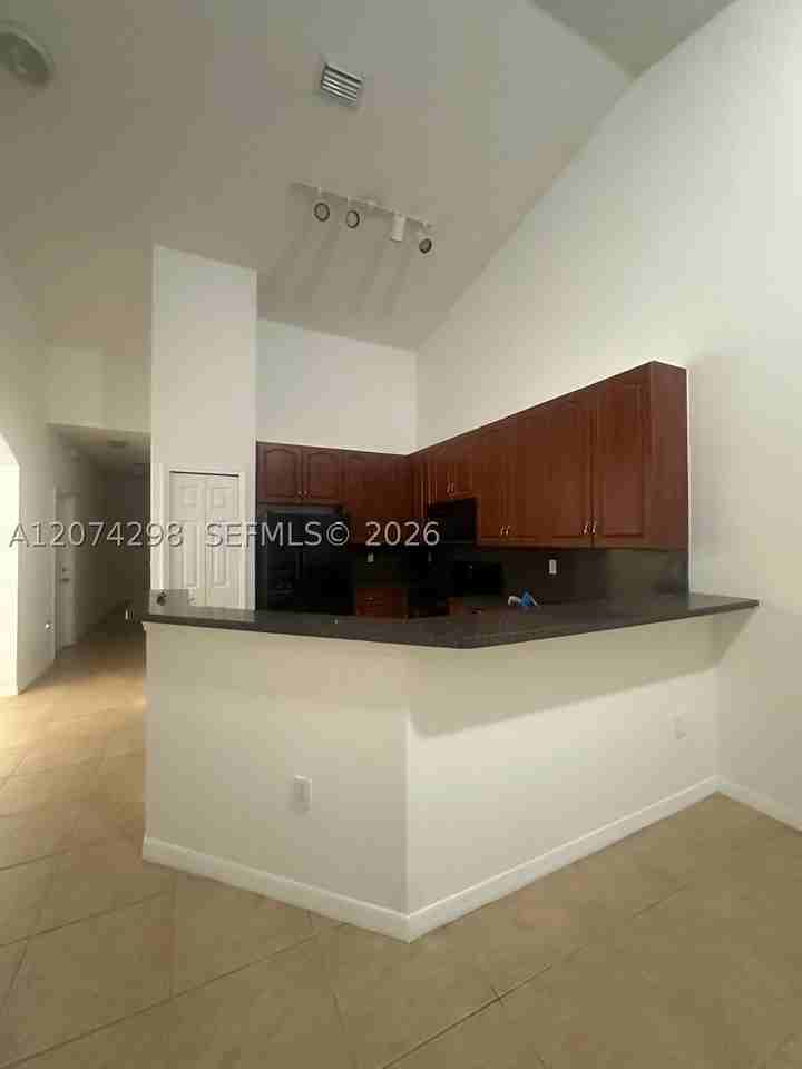 3372 Ne 11th Dr #3372 - Photo 5 of 28
