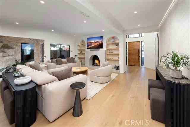 16511 Carousel Ln - Photo 3 of 8