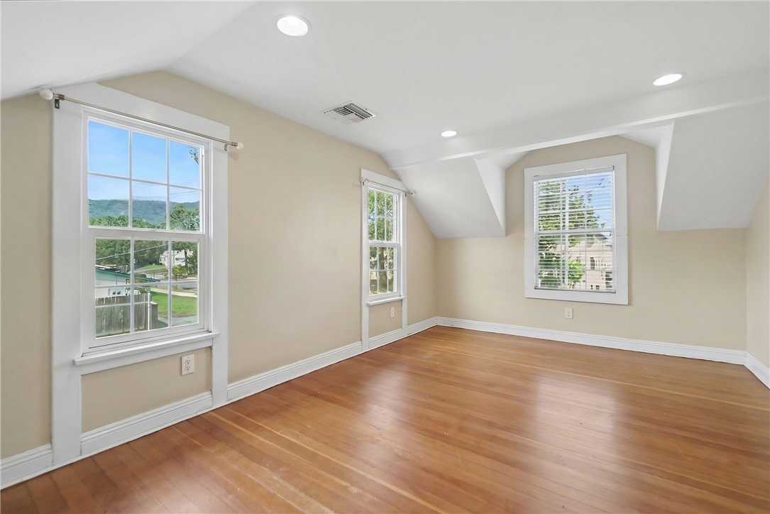 173 S Meridith Ave - Photo 3 of 8