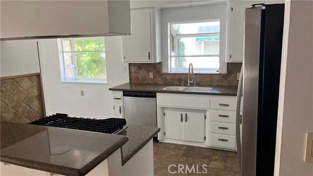 527 Rosemarie Dr - Photo 4 of 5