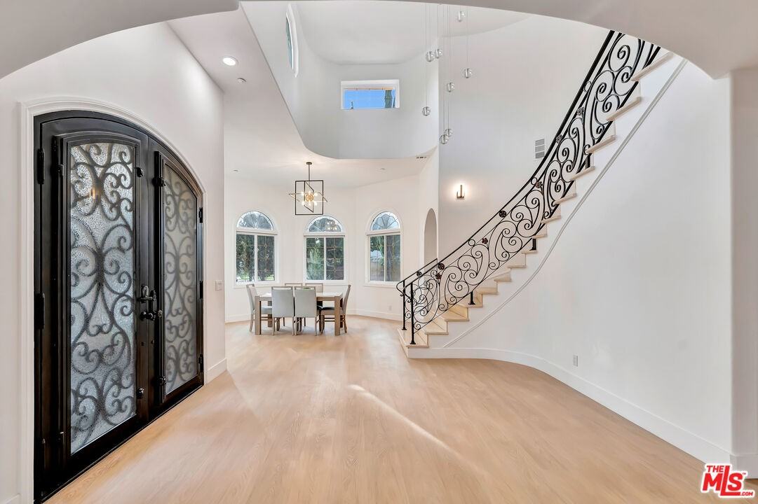 661 W Lemon Ave - Photo 2 of 8