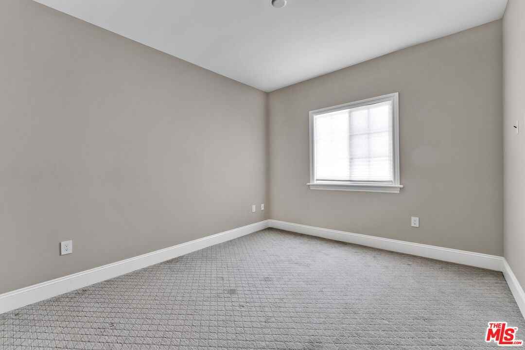 413 California St #A - Photo 2 of 8