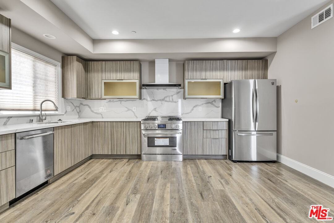 413 California St #A - Photo 6 of 8