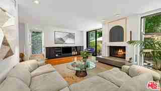 853 S Bundy Dr - Photo 5 of 7