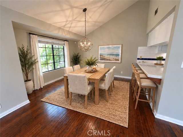 2217 Mathews Ave - Photo 5 of 8