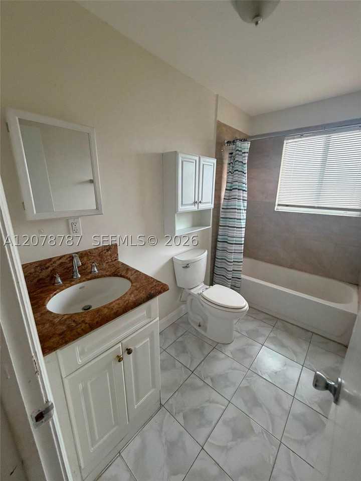 808 Nw 19th St #H - Photo 5 of 5