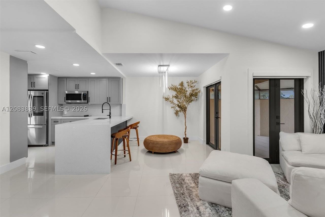 6552 Nw 172nd Ln - Photo 4 of 39