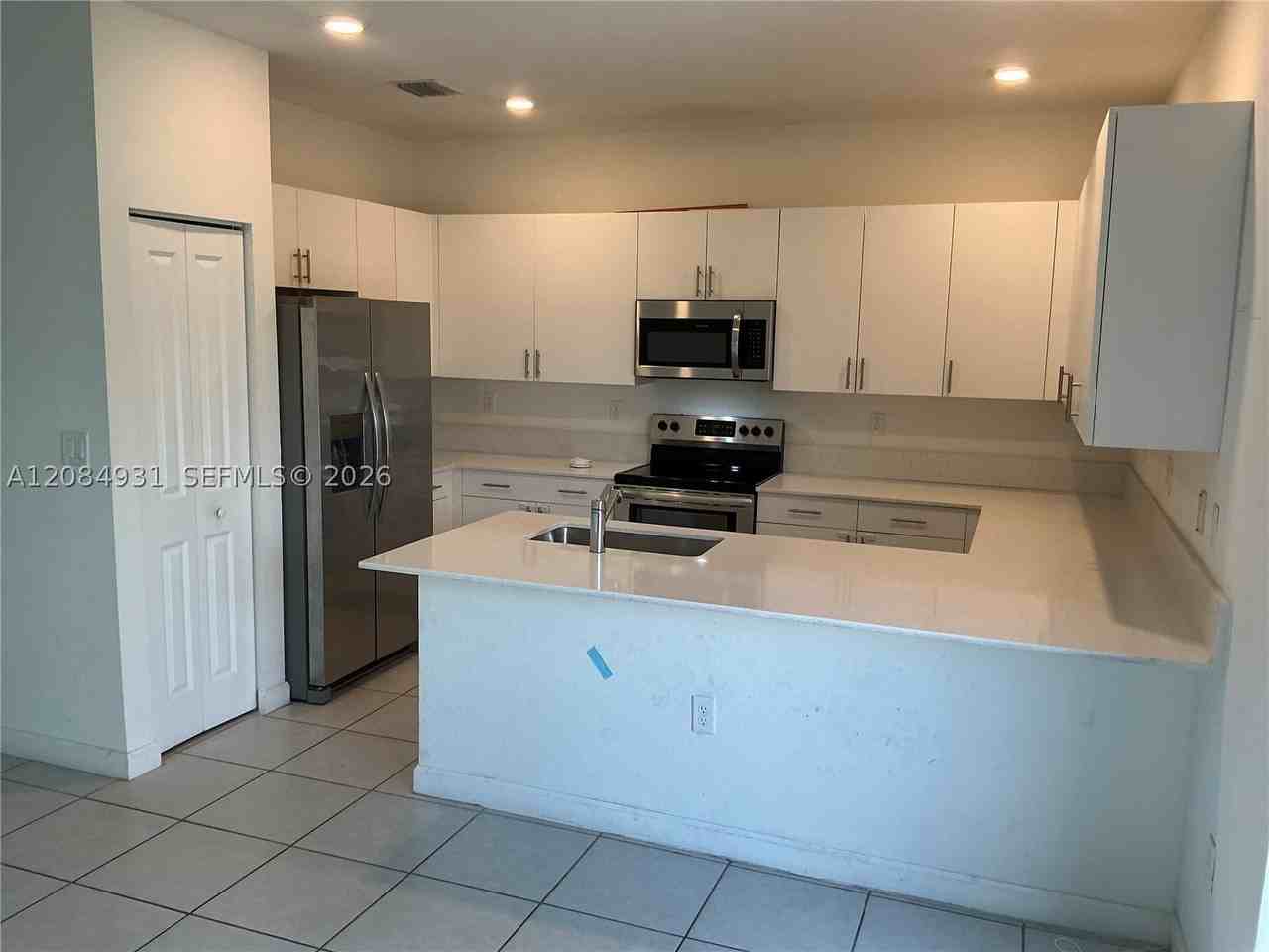 1070 Se 26th Ter #1070 - Photo 2 of 20