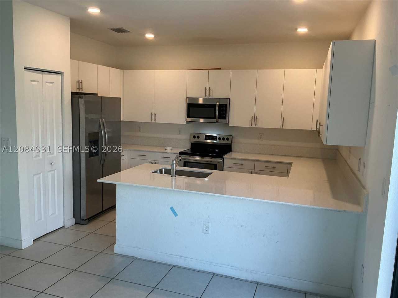 1070 Se 26th Ter #1070 - Photo 3 of 20