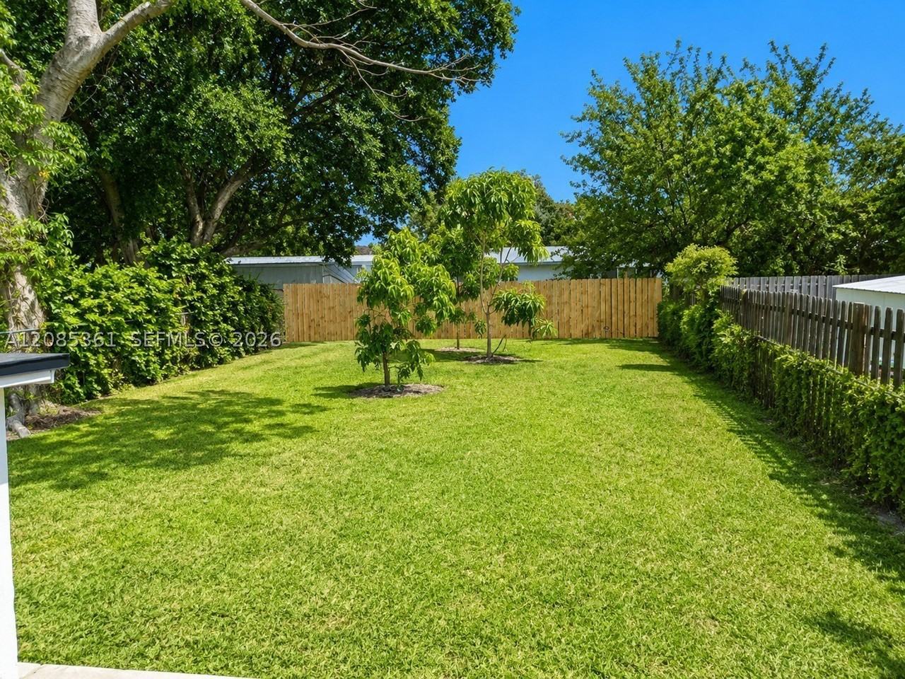 1114 Nw 59th St - Photo 5 of 10