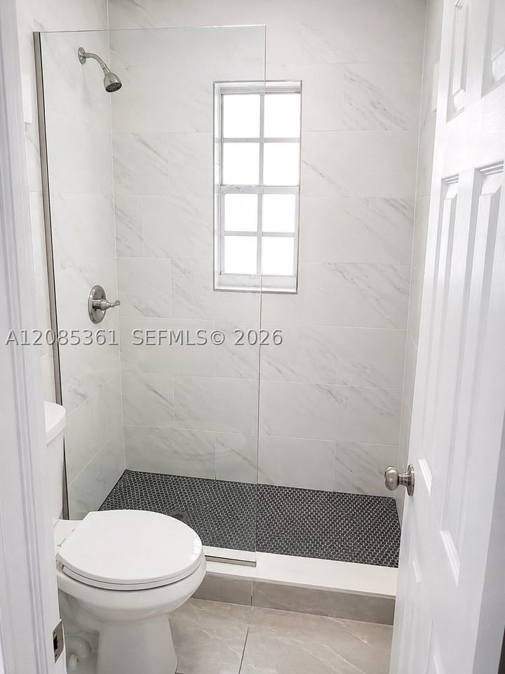 1114 Nw 59th St - Photo 7 of 10