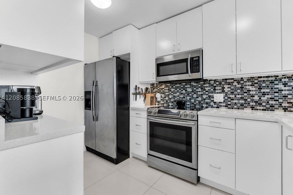 1600 S Bayshore Ln #4C - Photo 5 of 47