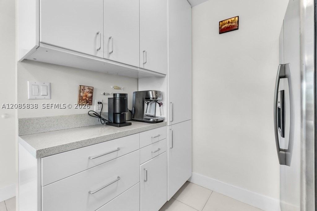 1600 S Bayshore Ln #4C - Photo 7 of 47