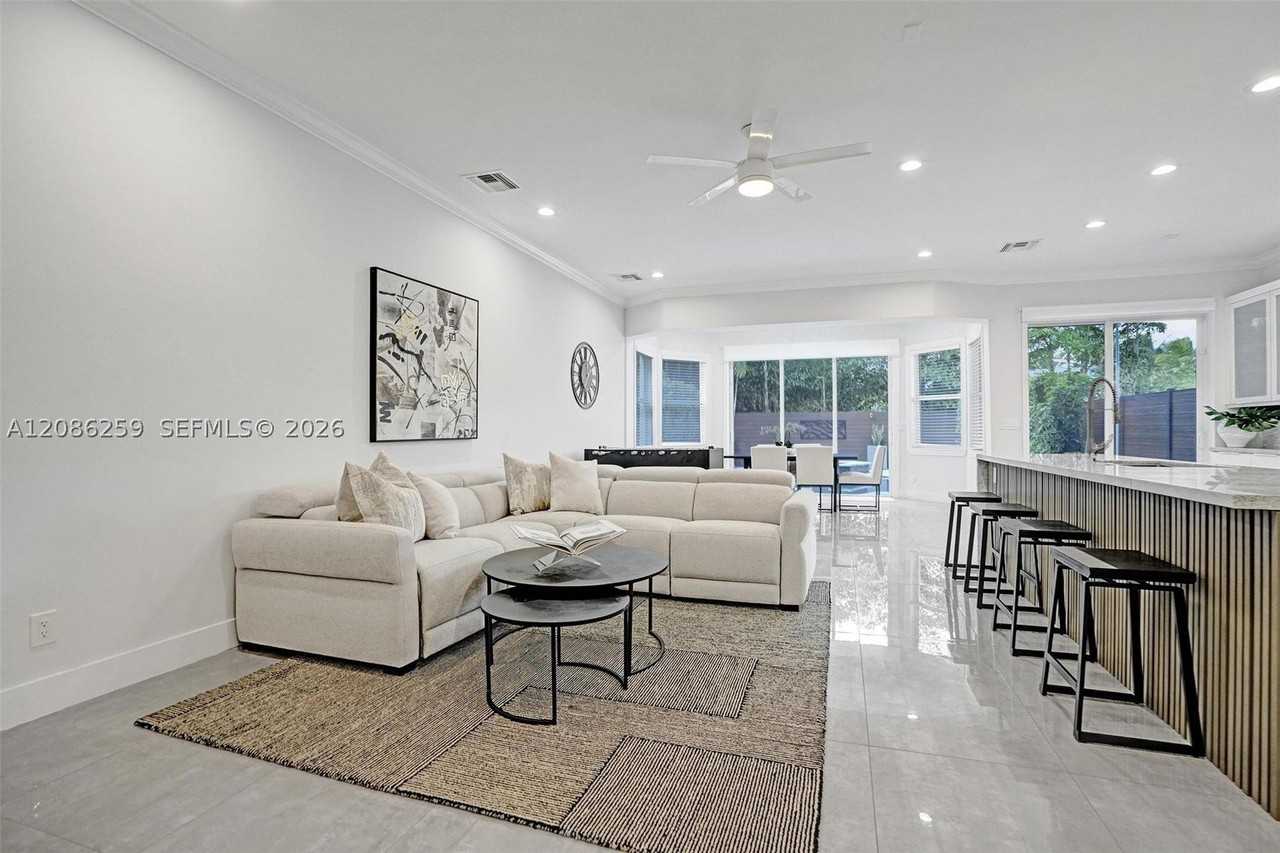 453 Sw 5th Ave - Photo 6 of 39