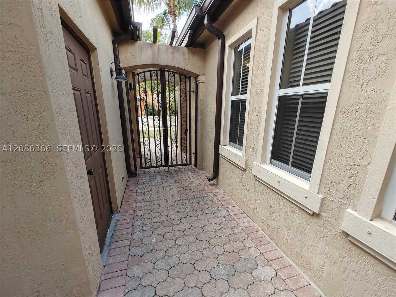 15243 Sw 28th Ter - Photo 4 of 50