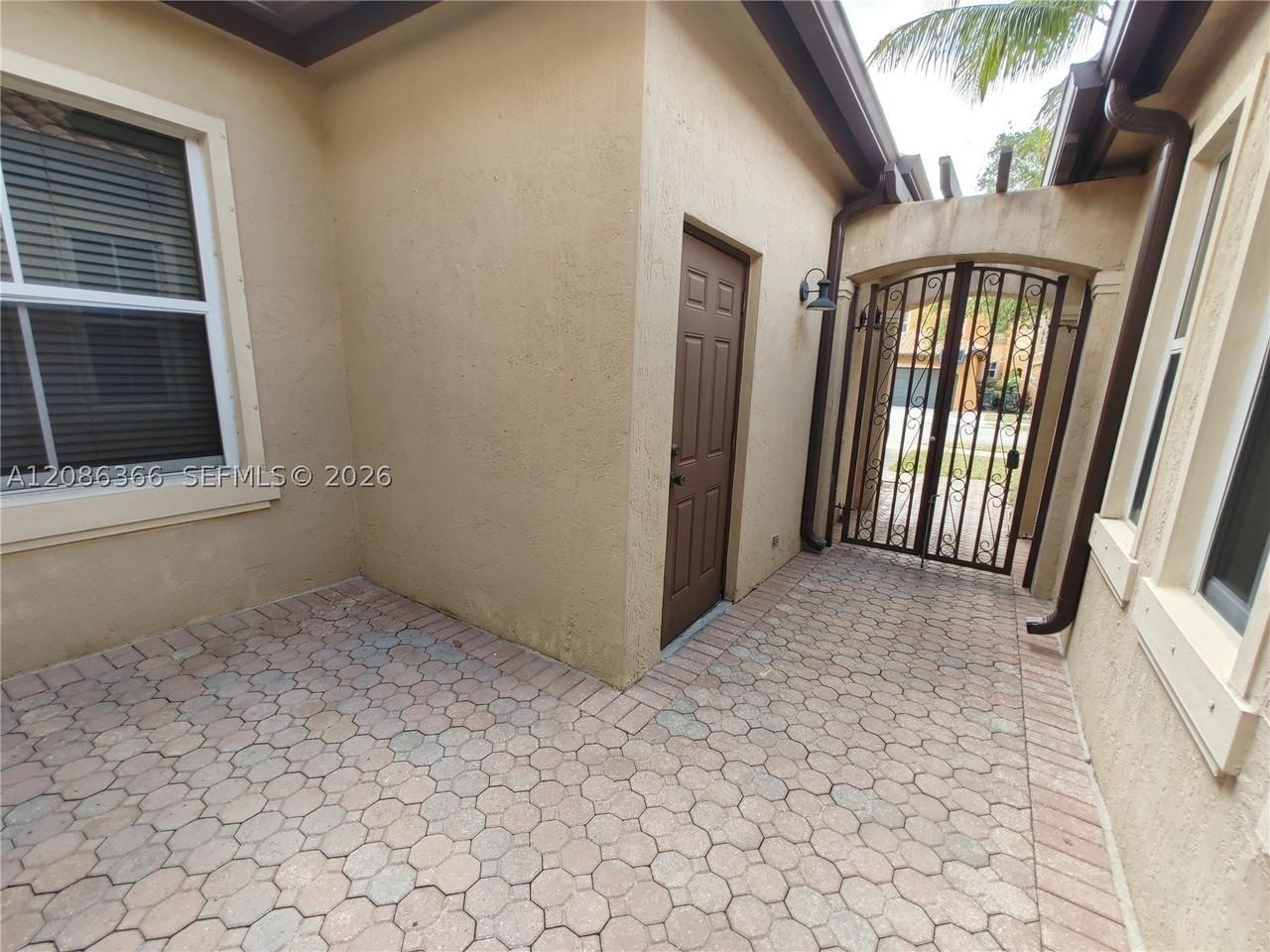 15243 Sw 28th Ter - Photo 5 of 50