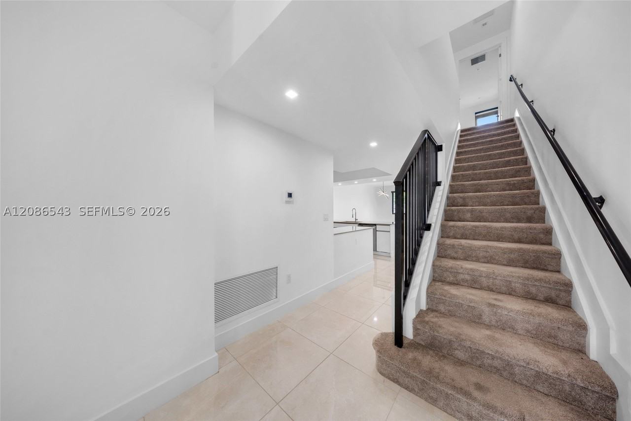 4133 N Oak Pl - Photo 3 of 38