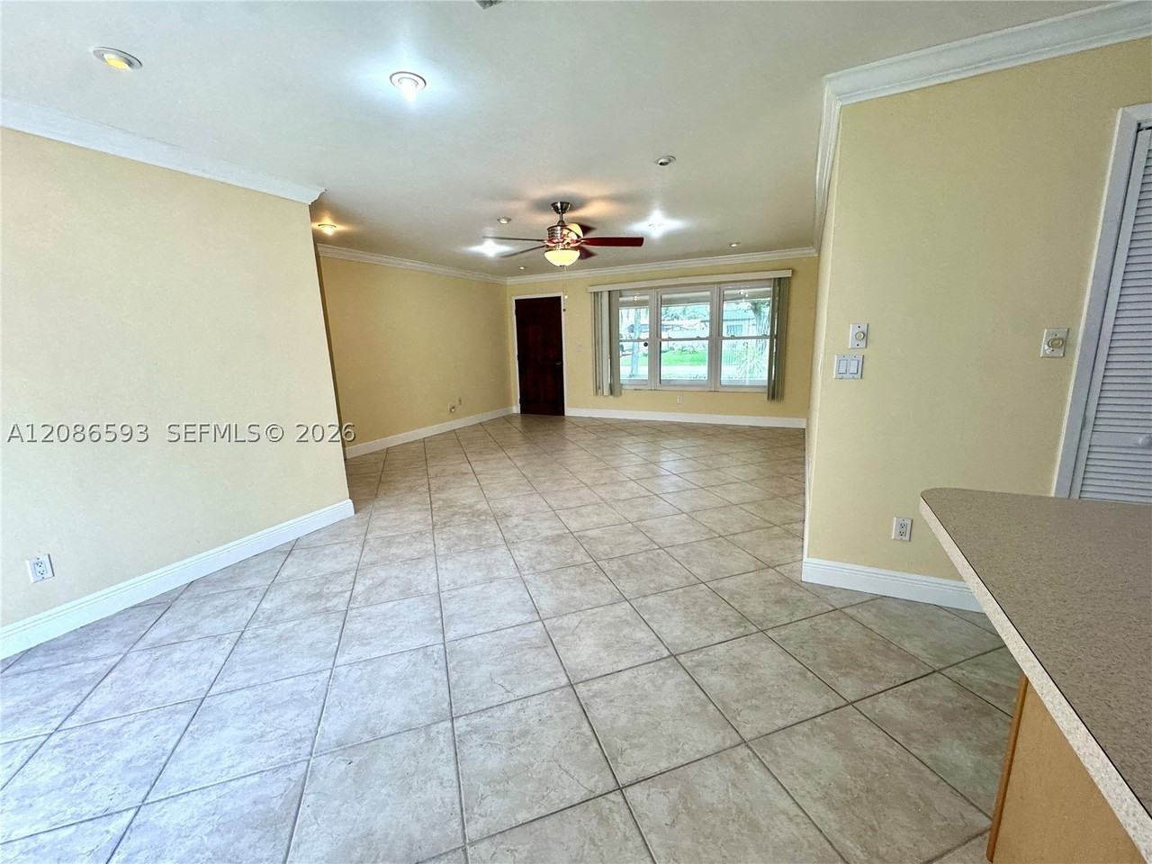 1611 Ne 35th St - Photo 4 of 29