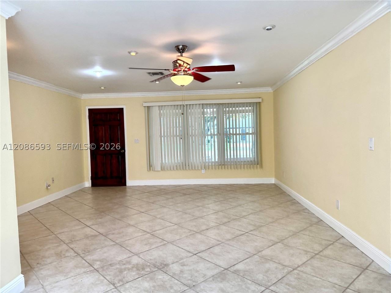 1611 Ne 35th St - Photo 5 of 29