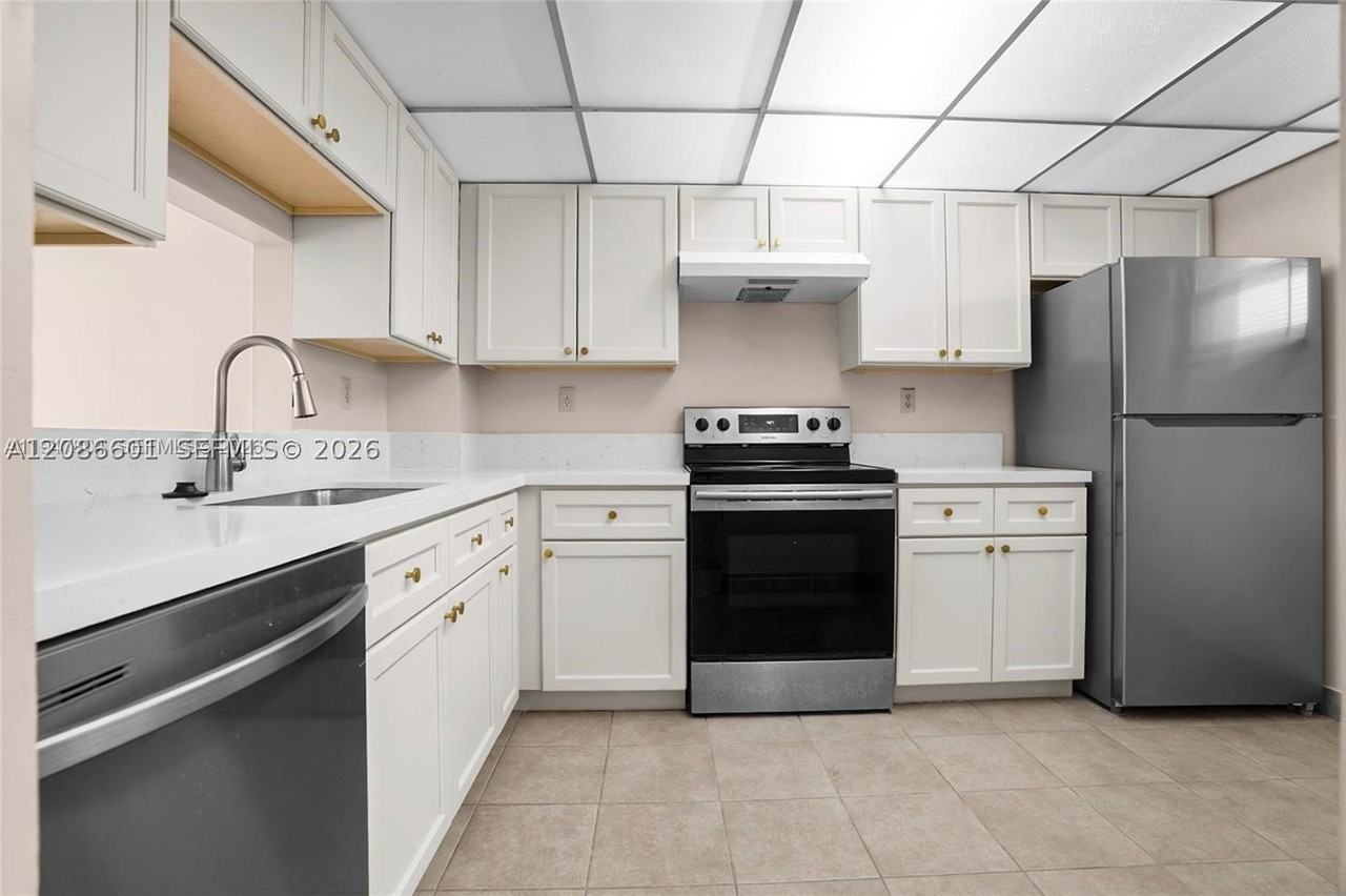 1100 Nw 87th Ave #506 - Photo 2 of 7
