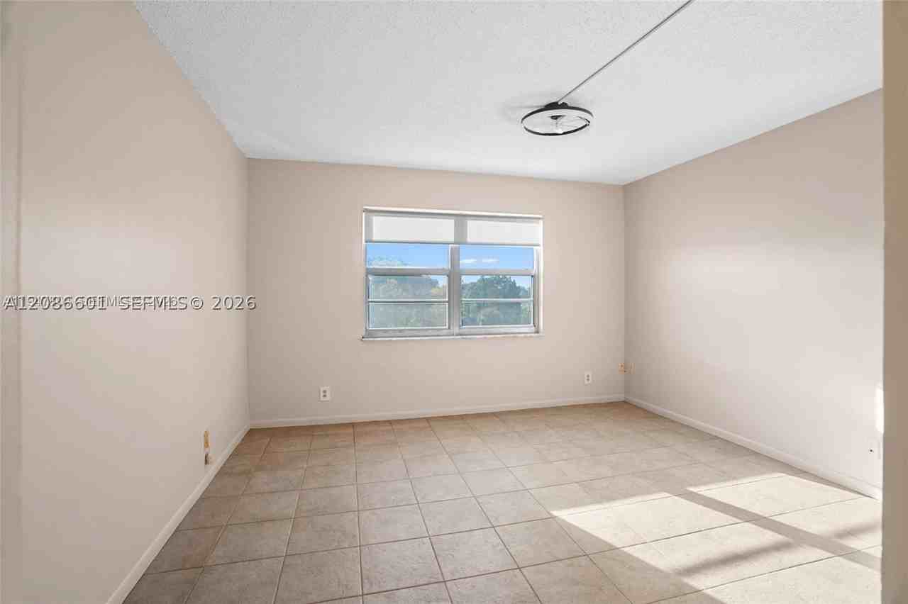 1100 Nw 87th Ave #506 - Photo 4 of 7
