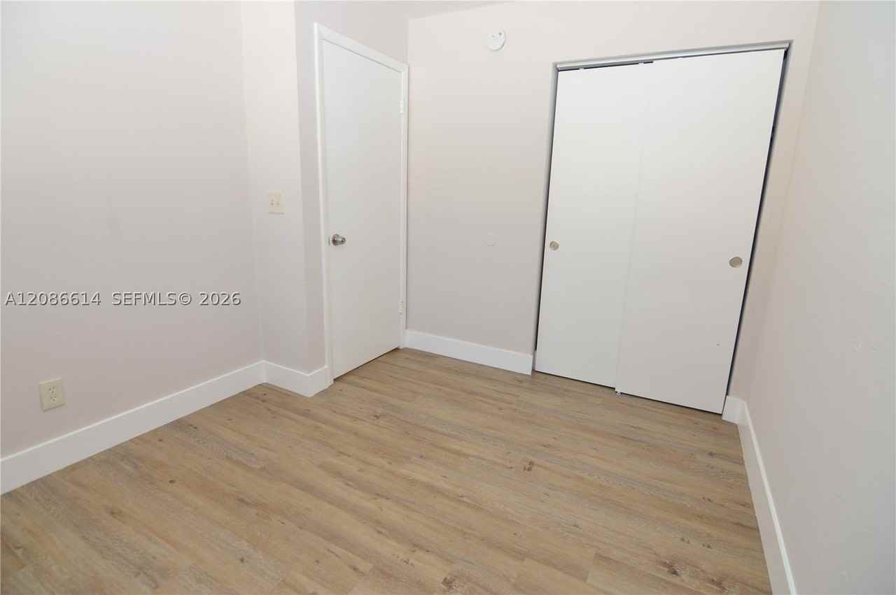 806 Nw 10th St #1 - Photo 4 of 10