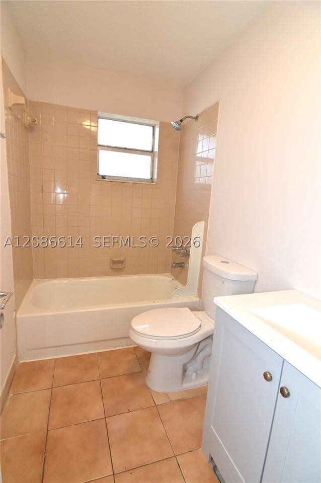 806 Nw 10th St #1 - Photo 6 of 10