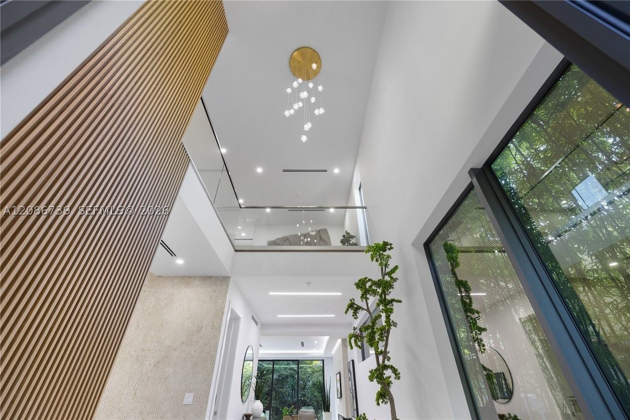 807 Sw 12th Ave - Photo 4 of 50