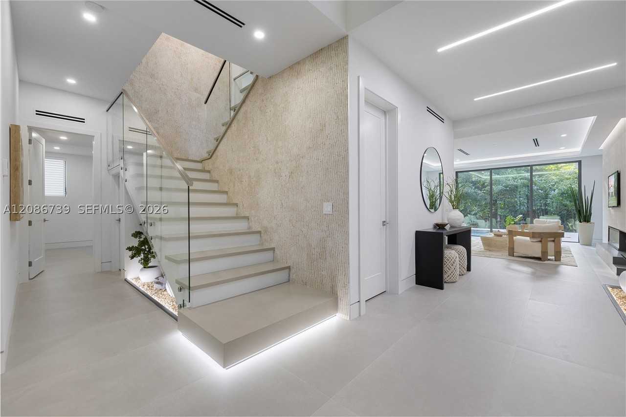 807 Sw 12th Ave - Photo 6 of 50