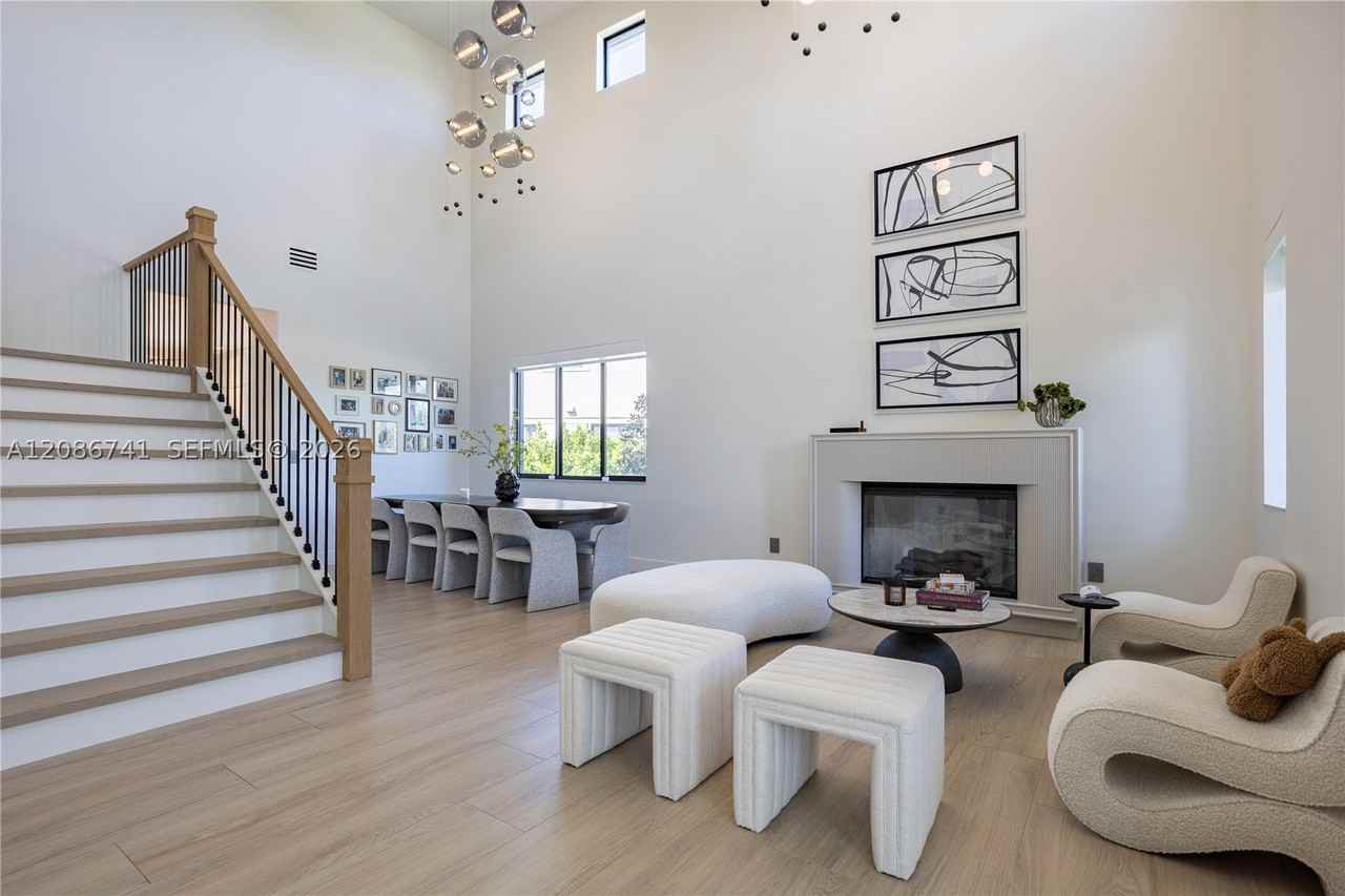 10910 Moore Dr - Photo 4 of 50