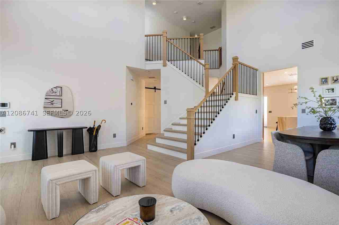 10910 Moore Dr - Photo 7 of 50