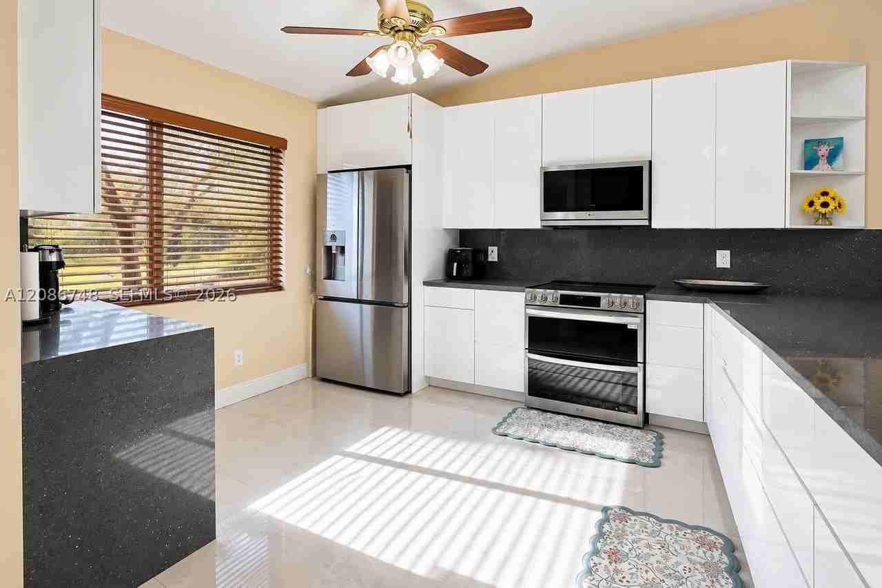 21034 Chinaberry Dr #21034 - Photo 7 of 20