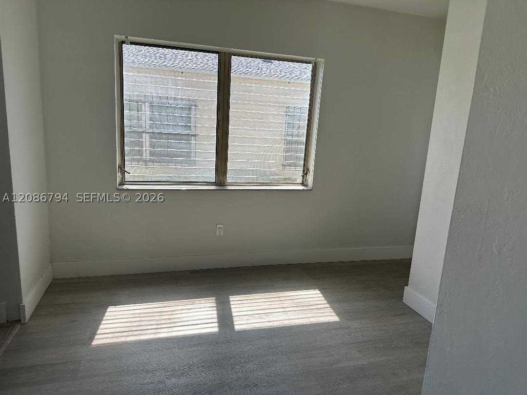 1948 Lincoln St #2 - Photo 4 of 14