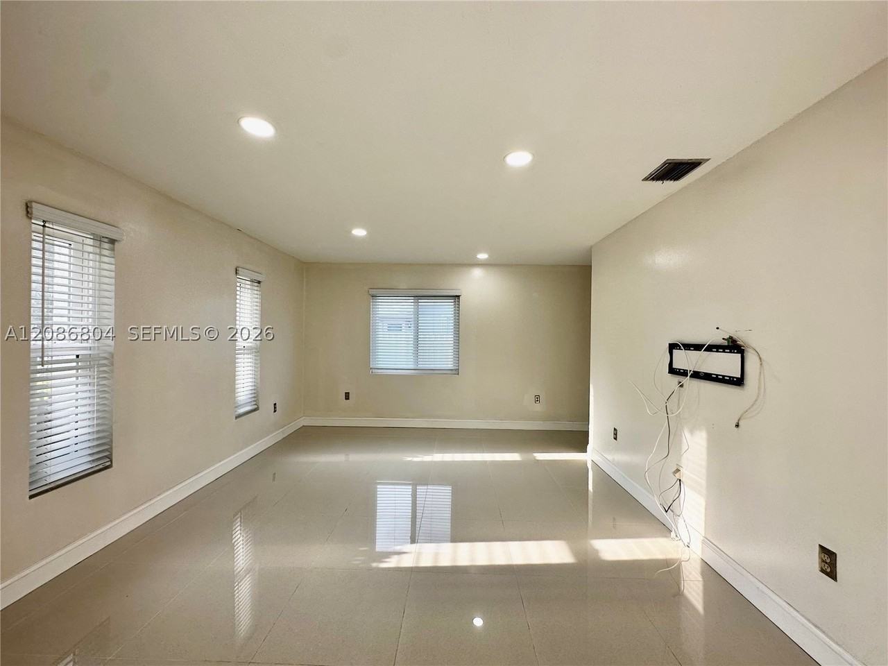 18155 Sw 105th Ave - Photo 2 of 16