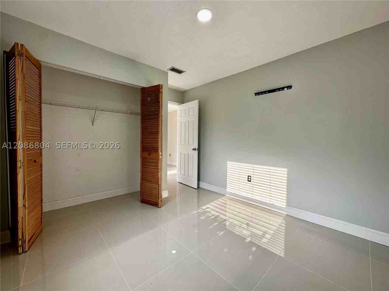 18155 Sw 105th Ave - Photo 7 of 16