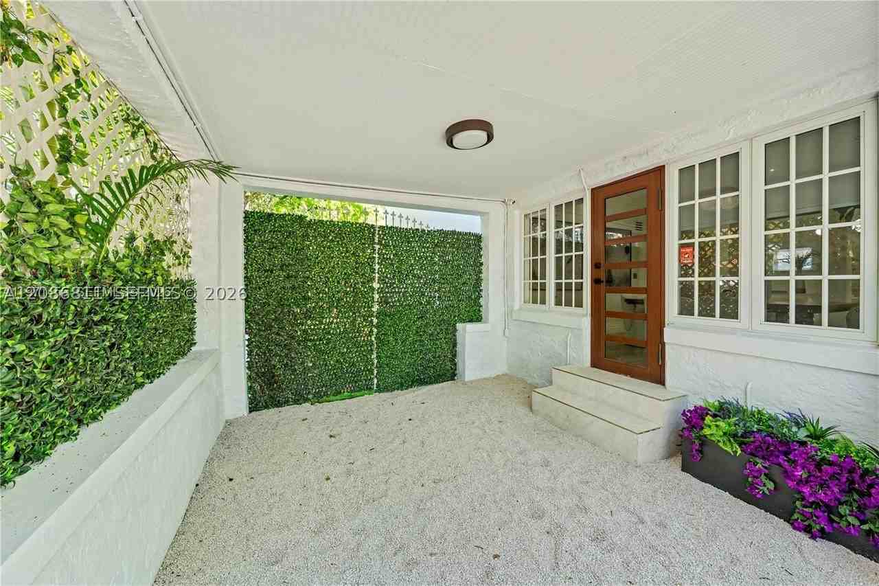 178 Ne 45th St - Photo 5 of 50