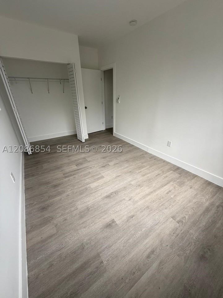 2330 Nw 9th St #13 - Photo 5 of 6