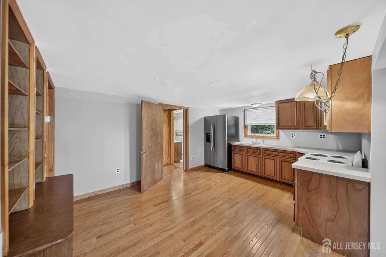 20 Division St - Photo 5 of 15