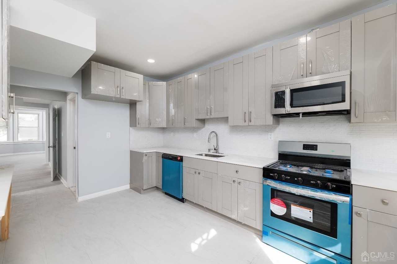 117 Emerson St #2 - Photo 3 of 8
