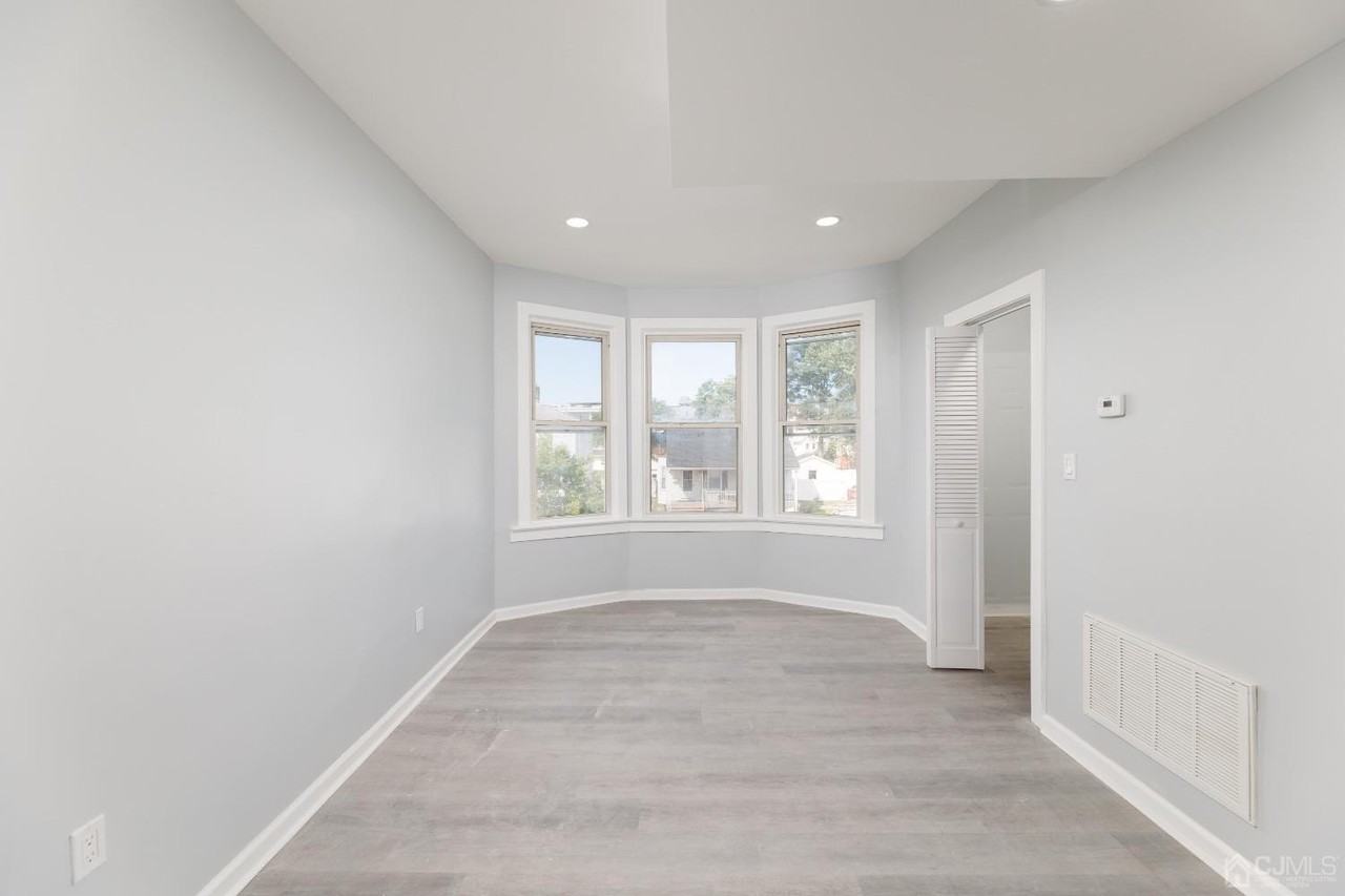 117 Emerson St #2 - Photo 5 of 8