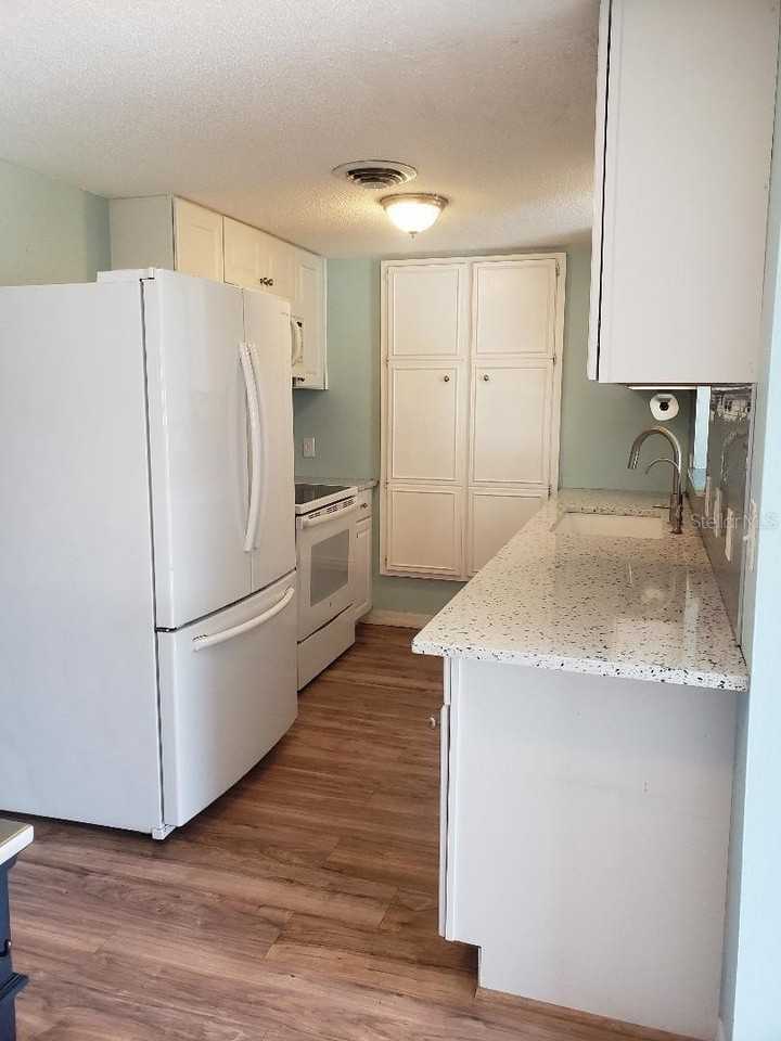 1190 Leeward Rd - Photo 6 of 25